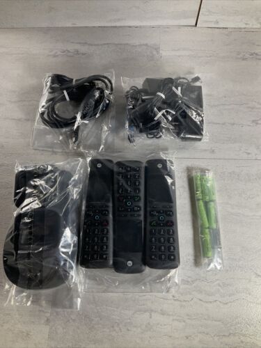 3 Motorola 6.0 Smart Cordless Phones and Answering Machine with Alexa (6922796794039)
